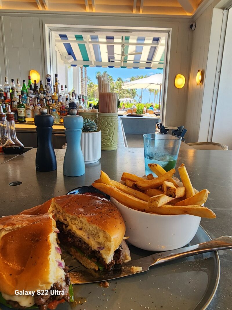 Image for the Tweet beginning: Good Ole Cheese Hamburger at